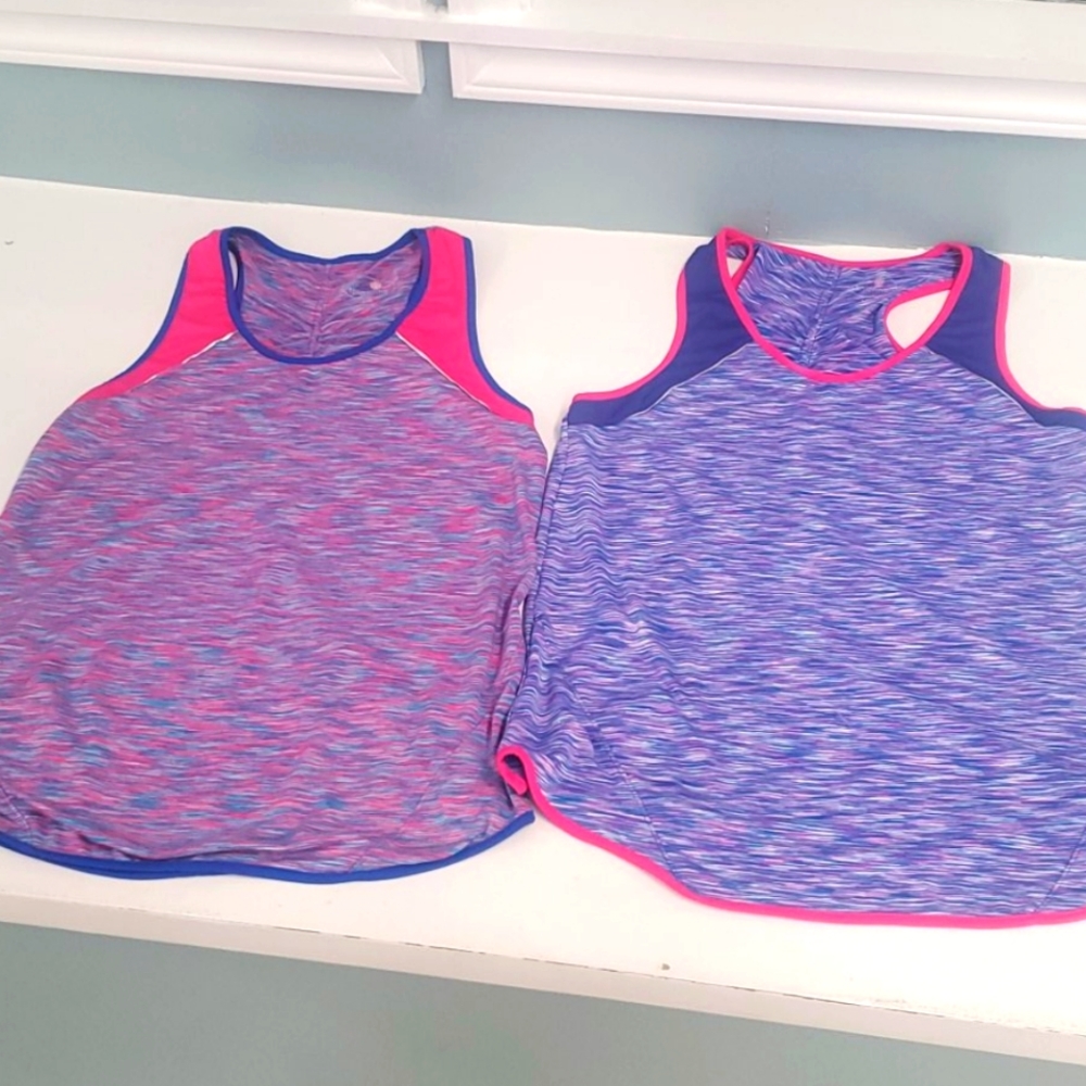 2 large sleeveless work out shirts